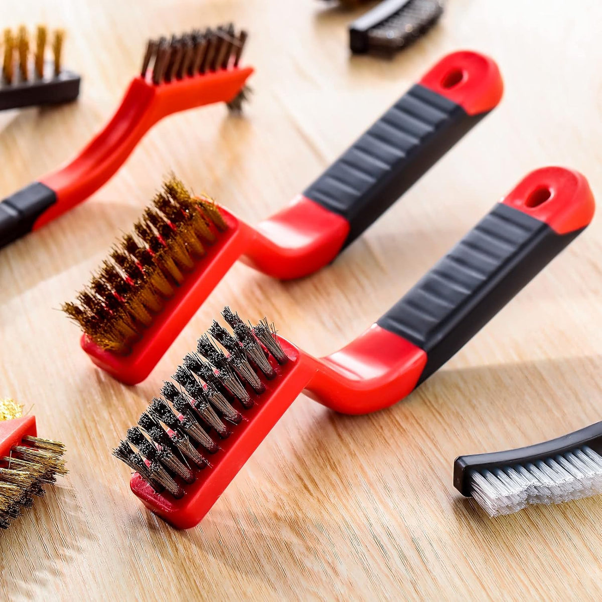 Sumind Wire Cleaning Brush Set Nylon/ Stainless Steel/ Brass Metal Brush with Curved Handle Grip Paint Remover for Cleaning, Rust, Drill, Scrub, Grout Cleaner Tool (15 Pcs,Red and Black)